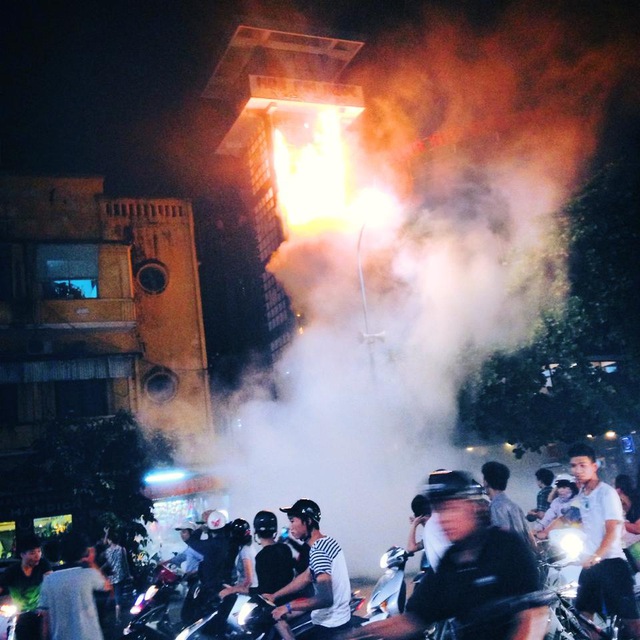 Hà Nội: Cháy lớn tại nhà hát múa rối Thăng Long
