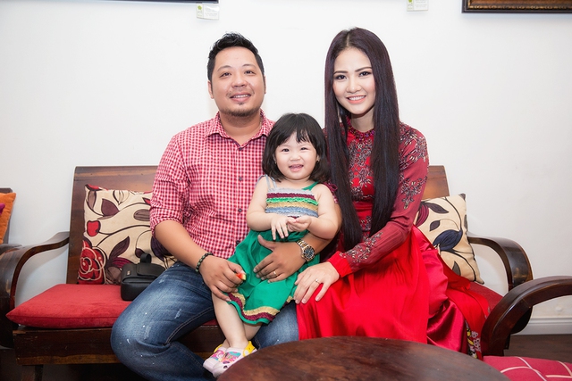 	Gia đình Trần Thị Quỳnh cũng tới ủng hộ cô trong chương trình này. 