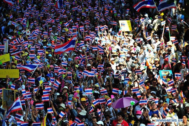 Hàng nghìn người tham gia biểu tình chống chính phủ ở Bangkok, Thái Lan.