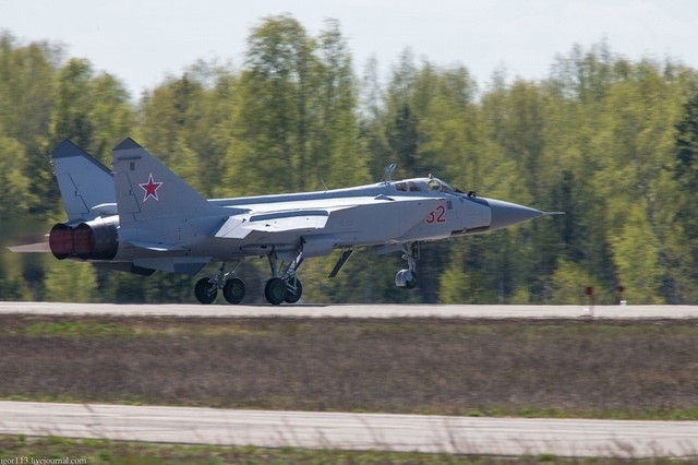 MiG-31BM được trang bị radar mảng pha Zaslon M mạnh hơn radar đời đầu lắp trên MiG-31. Zaslon M có tầm hoạt động 300 - 400km, theo dõi 24 mục tiêu và tiêu diệt 6 trong số đó cùng lúc