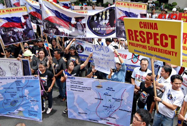 Chùm ảnh: Dân Philippines rầm rộ biểu tình chống Trung Quốc