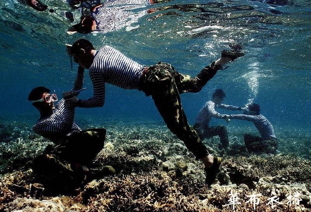 Thủy quân lục chiến Trung Quốc tập luyện giao chiến dưới nước