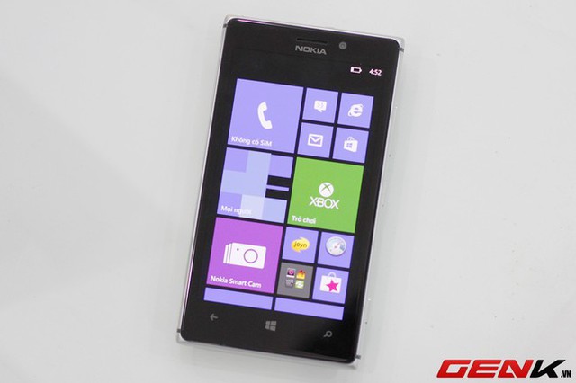 	Lumia 925 nhỏ gọn cũng như nhẹ hơn người tiền nhiệm.