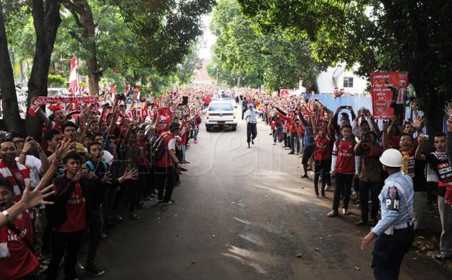 Arsenal bất ngờ đến Hà Nội sớm hơn dự kiến