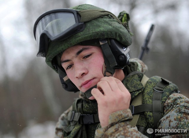 Quân trang tối tân, lính Nga có thể thành siêu chiến binh? 