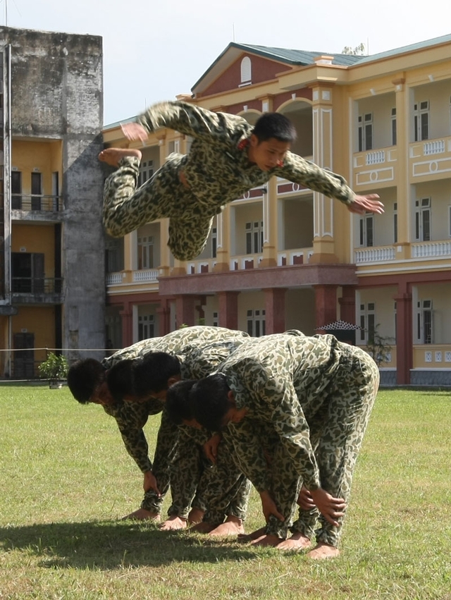 Đại tướng Nhật Bản thăm đặc công Việt Nam