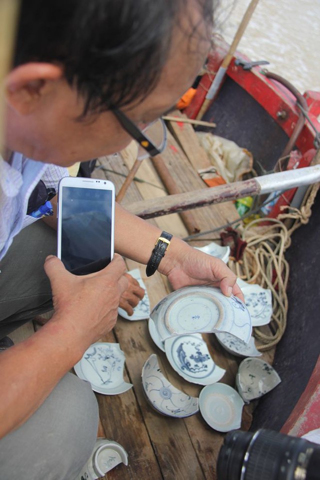 Mẻ cổ vật đầu tiên từ tàu cổ vừa phát hiện ở Quảng Ngãi
