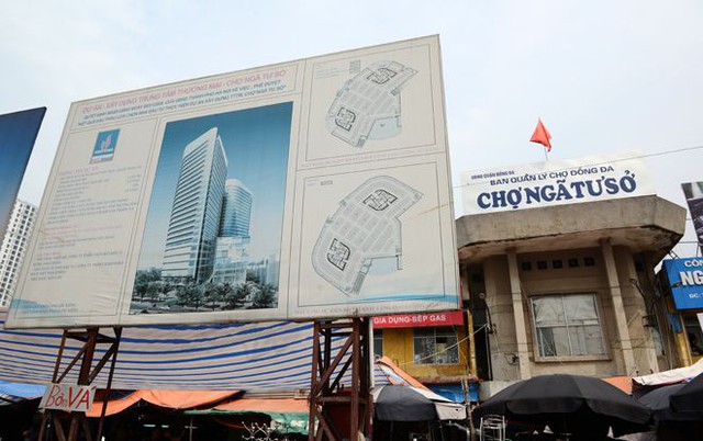 Khung cảnh đối lập bên cạnh Royal City