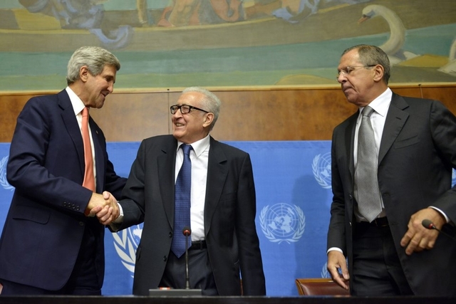 Từ phải qua: Ngoại trưởng Nga Sergei Lavrov; phái viên Liên Hợp Quốc Lakhdar Brahimi; Ngoại trưởng Mỹ John Kerry