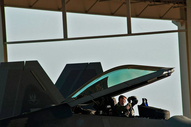 F-22 Raptor - Người hùng chỉ để làm cảnh