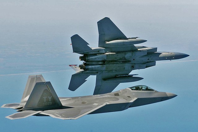 F-22 Raptor - Người hùng chỉ để làm cảnh