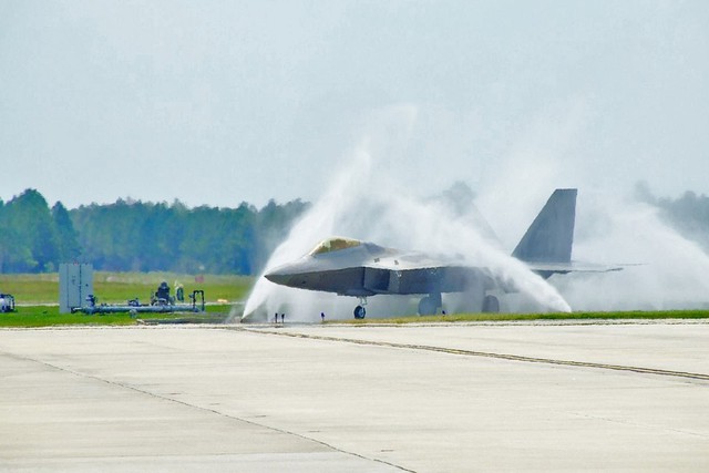 F-22 Raptor - Người hùng chỉ để làm cảnh