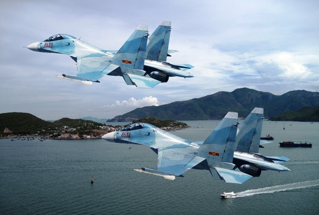 Su-30 bay liên đội