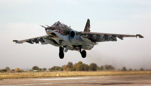 Máy bay cường kích Su-25