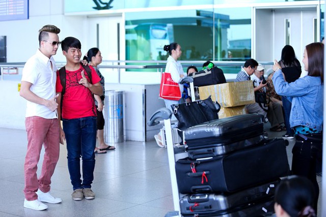 
	Hình ảnh Cao Thái Sơn ở sân bay khiến anti-fan chế giễu.