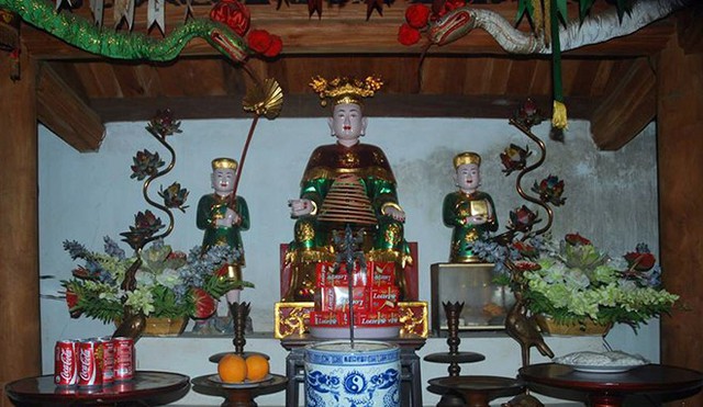 
	Đôi mãng xà được sư Phượng đem lên chùa Chân Long để thờ cúng.