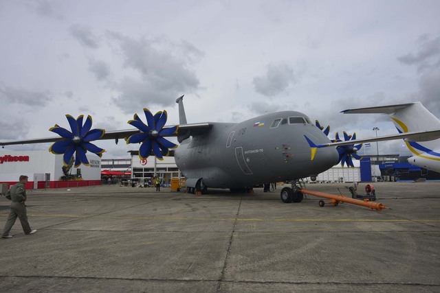 Antonov An-70 là máy bay vận tải chiến thuật được phát triển bởi cng ty nhà nước Antonov của Ukraine.