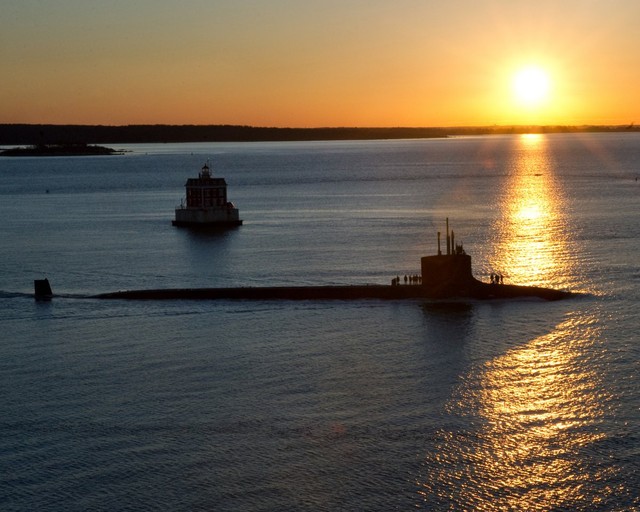 Tàu ngầm lớp Virginia có thể lặn sâu tối đa 487m.
