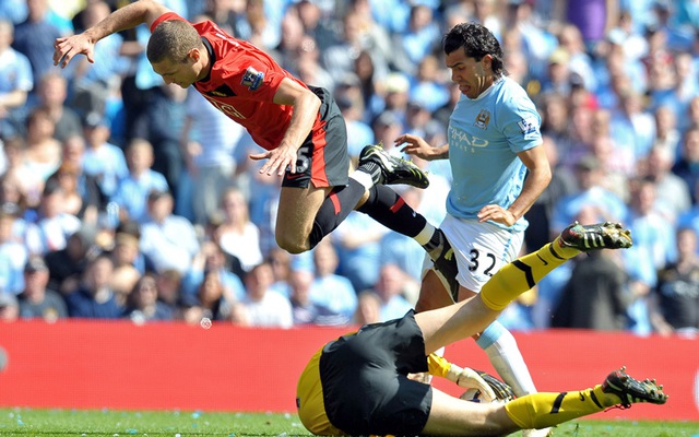 Derby thành Manchester : Lấy ai “trồng khoai” đất này