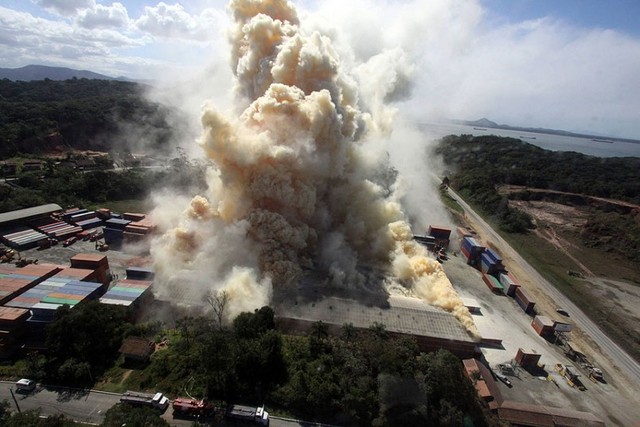 Một vụ nổ lớn gây hỏa hoạn tại một nhà máy sản xuất phân bón ở Sao Francisco do Sul, Brazil.