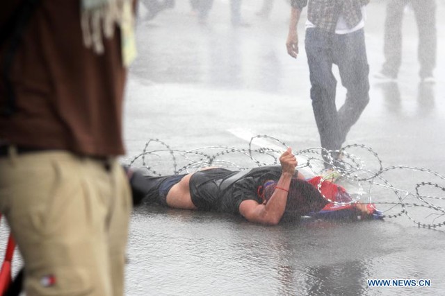 Biểu tình ở Campuchia: Cảnh sát bắn hơi cay, một người thiệt mạng