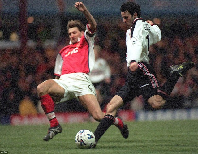 
	Mùa giải 98/99, trong trận Bán kết FA Cup gặp Arsenal, Ryan Giggs đã ghi được một trong những bàn thắng đẹp nhất sự nghiệp của mình