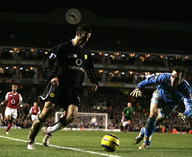 
	Giggs thực hiện đường chuyền giúp Cristiano ghi bàn ấn định tỷ số 4-2trước Arsenal năm 2005