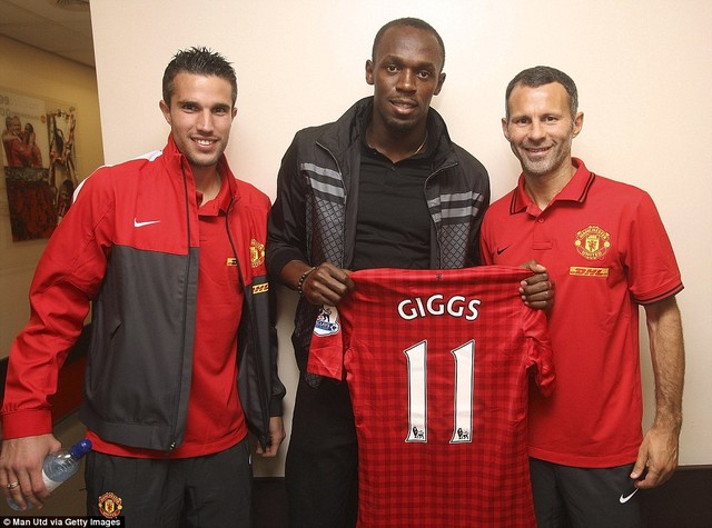 
	Ryan Giggs chụp ảnh cùng Van Persie và &quot;tia chớp&quot; Usain Bolt vào tháng 8/2012