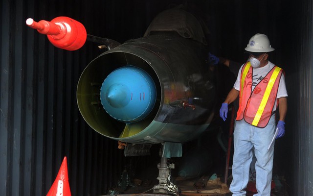 Chiếc container chứa máy bay chiến đấu MiG-21 được tìm thấy trên tàu Chong Chon Gang của Triều Tiên bị bắt giữ tại Panama.