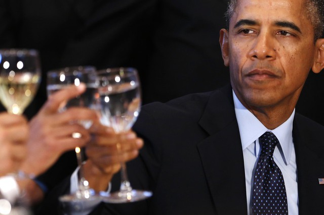 Tổng thống Mỹ Barack Obama và các nhà lãnh đạo của quốc gia khác nâng cốc trong bữa tiệc trưa sau khi tham dự phiên họp thương niên của Đại hội đồng Liên Hợp Quốc ở New York.