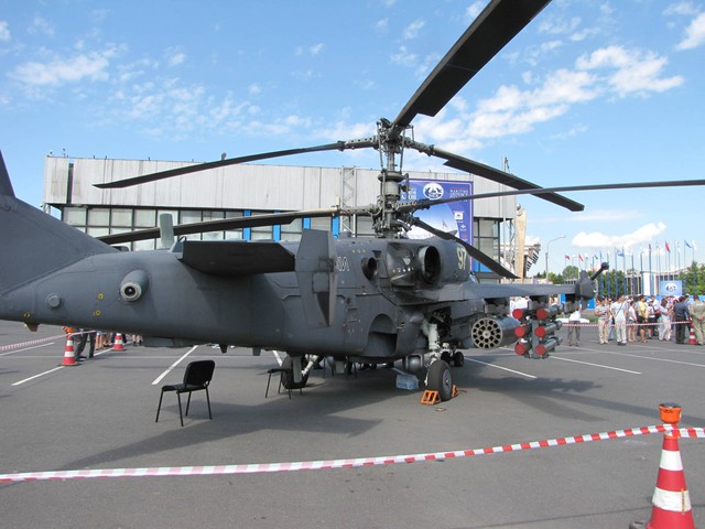 Ka-52 đạt tốc độ bay tối đa 350 km/h, trần bay cực đại 5.500 mét và tầm hoạt động 1.160 km.