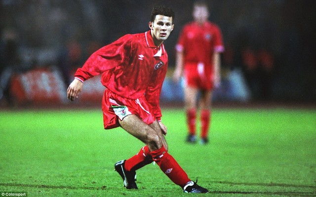 
	Ryan Giggs ghi bàn thắng đầu tiên trong màu áo xứ  Wales vào lưới ĐT Đức (16/10/1991)