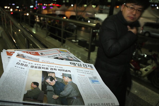Trang nhất của tờ Maeil Business Newspaper đăng tin vụ xử tử Jang Song Taek, chú của nhà lãnh đạo Triều Tiên Kim Jong Un.