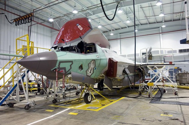Tiêm kích tàng hình F-35 thiết kế với khoang vũ khí trong thân nhằm tối ưu khả năng tành hình trước radar đối phương.