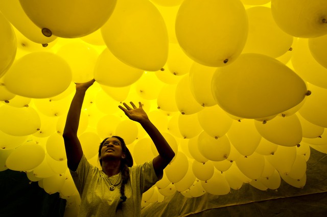 Hàng nghìn bóng bay được thả lên trời để chào mừng năm mới ở São Paulo, Brazil.