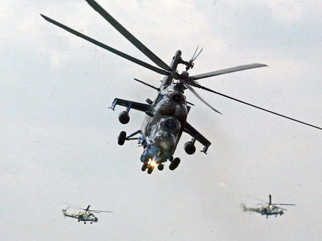 Mi-24 có thể mang theo 2 quả bom nặng 500kg hay 4 quả bom nặng 250 kg.
