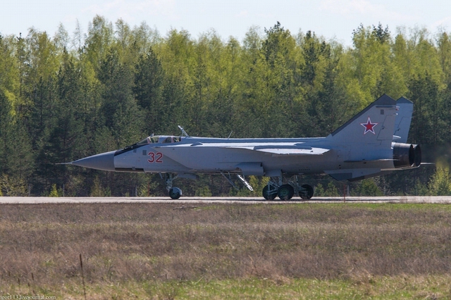 MiG-31BM được nâng cấp về hệ thống điện tử và dữ liệu kỹ thuật số, trang bị radar đa năng, buồng lái mới, cùng hệ thống kiểm soát vũ khí mạnh hơn. MiG-31BM có thể hoạt động hoàn toàn độc lập mà không cần sự hỗ trợ của các hệ thống kiểm soát không gian trên mặt đất