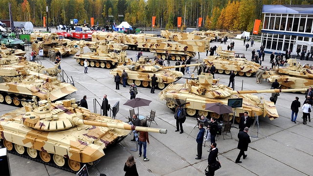 Dàn xe tăng, xe bọc thép khủng của Nga hội tụ ở triển lãm RAE-2013