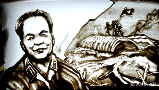	Cận cảnh chân dung Đại tướng Võ Nguyên Giáp qua bàn tay tài hoa của họa sĩ Trí Đức.