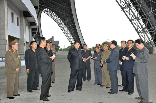 Nhà lãnh đạo Triều Tiên Kim Jong-Un kiểm tra sân vận động Mùng 1 Tháng Năm đang được cải tạo lại ở thủ đô Bình Nhưỡng.