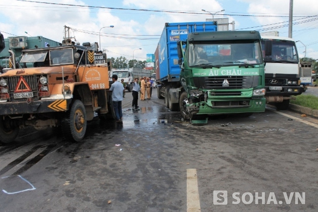 Hiện trượng vụ tai nạn liên hoàn giữa 4 xe tải