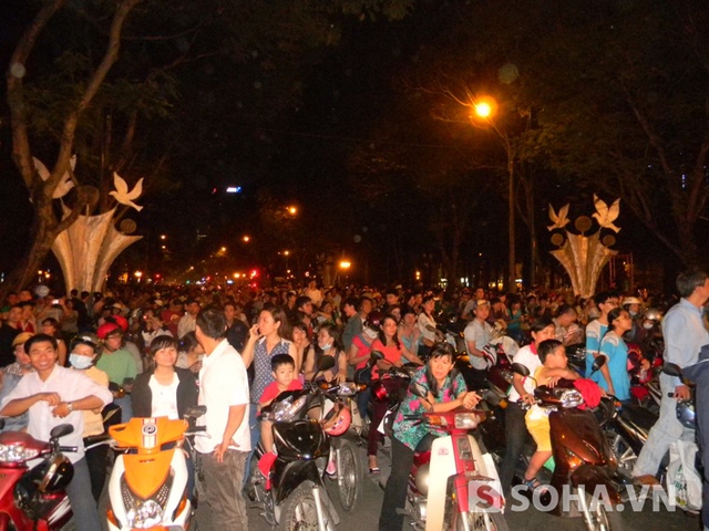 Sự kiện thu hút hàng ngàn người Sài Gòn kéo đến xem