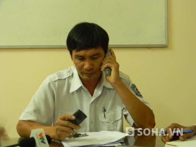 Ông Phạm Hiển giám đốc trung tâm phối hợp tìm kiếm cứu nạn khu vực 3 cho biết hiện thợ lăn đang tiến hành cắt lưới để tìm kiếm những nạn nhân mất tích
