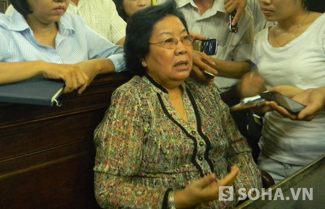 Phiên tòa có sự tham dự của bà Nguyễn Thị Hoài Thu, nguyên Ủy viên Ban Chấp hành Trung ương Đảng, nguyên Trưởng Ban Dân nguyện, nguyên Chủ nhiệm Ủy ban các vấn đề xã hội của Quốc hội.