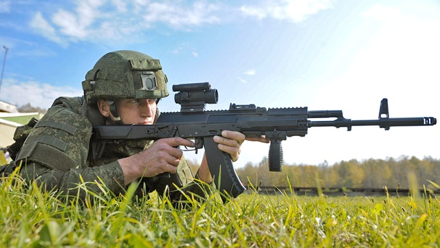 Lính Nga và súng trường AK-12