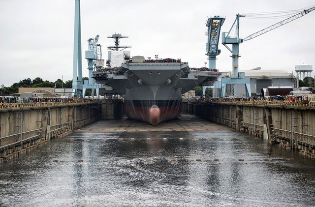  	Tàu sân bay USS Gerald R. Ford trong buổi thử nghiệm hôm 11/10.