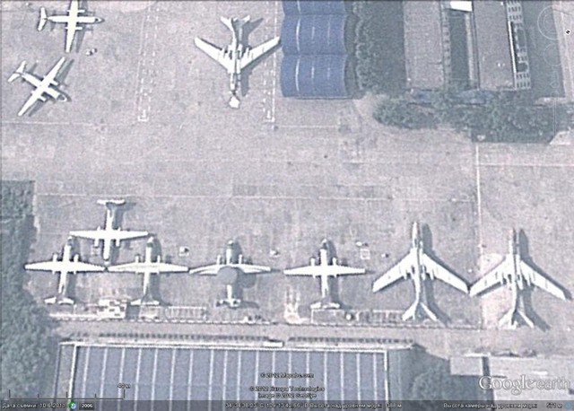 Máy bay chiến đấu của Trung Quốc đa số là các biến thể của Mig-21, Su-27, Su-30MKK, Su-30MK2, IL-76, AN-12, MI-8. (Bức ảnh cho thấy Trung Quốc dựa trên cơ sở các máy bay vận tải IL-76, Y-7, Y-8 để chế tạo máy bay cảnh báo sớm)