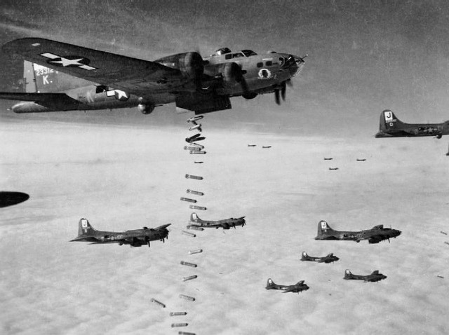 Trong quá khứ, cần từ vài chục đến vài trăm máy bay ném bom để tấn công một mục tiêu duy nhất