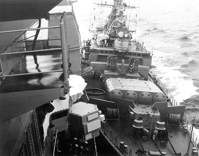 Bezzavetnyy húc vào USS Yorktown