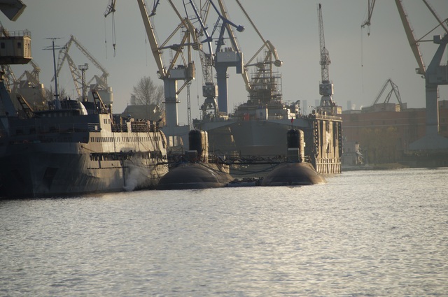 Toàn cảnh vị trí neo đậu của 2 tàu ngầm Hà Nội và Hải Phòng ở âu tàu nhà máy